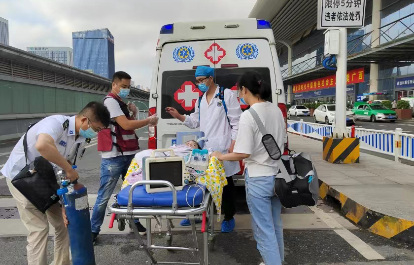 嘉鱼县救护车出租公司